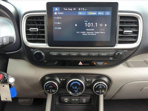 Used 2023 Hyundai Venue SEL FWD image 14