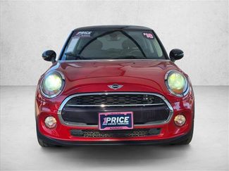 Used 2018 MINI Cooper 2-Door Hardtop FWD video 2