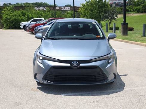 Used 2025 Toyota Corolla LE FWD image 3
