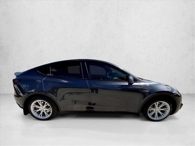 Used 2024 Tesla Model Y Long Range AWD/4WD image 3