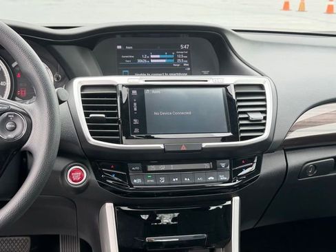Used 2017 Honda Accord EX image 10