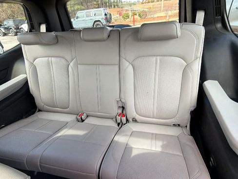 Used 2025 Jeep Wagoneer 4WD w/ Premium Group I image 26