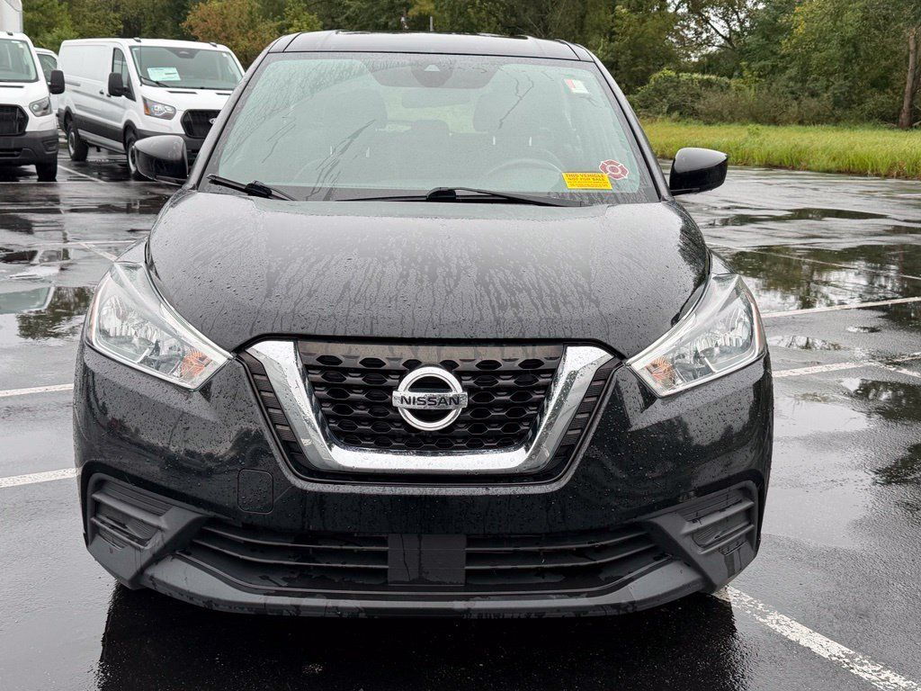 Used 2020 Nissan Kicks S FWD image 2