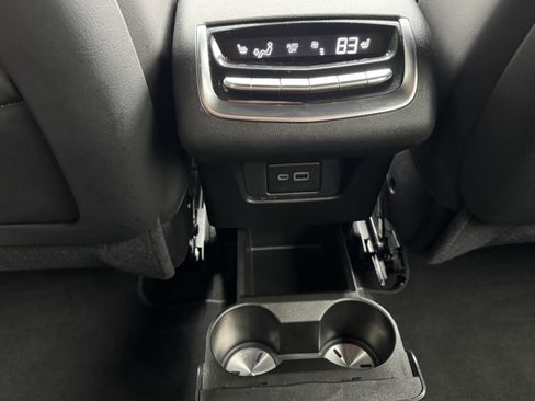 Used 2025 Cadillac XT6 Premium Luxury image 23