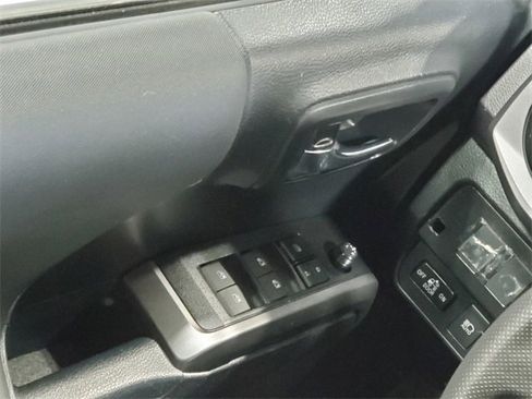 Used 2021 Toyota Tacoma TRD Off-Road image 22