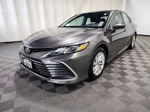 Used 2023 Toyota Camry LE FWD image 5