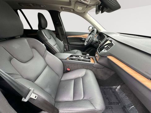 Used 2024 Volvo XC90 B5 Plus AWD/4WD image 29