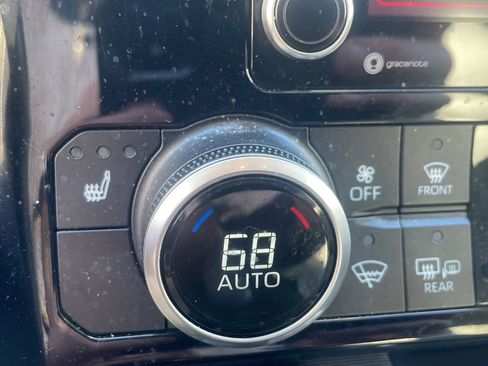 Used 2021 Toyota Highlander XLE image 15