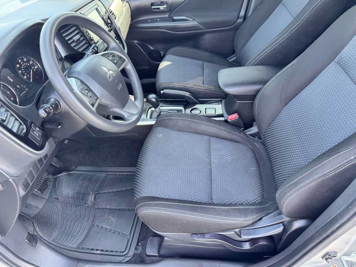 Used 2018 Mitsubishi Outlander ES FWD image 38