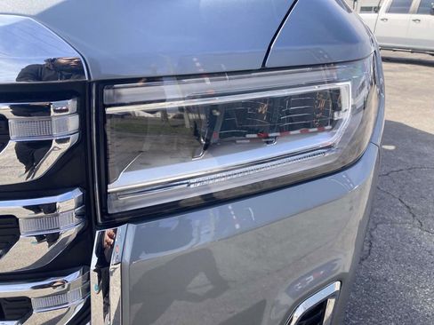 Used 2023 GMC Acadia SLT w/ Technology Package image 10