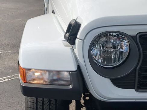 New 2026 Jeep Gladiator Sport AWD/4WD image 10