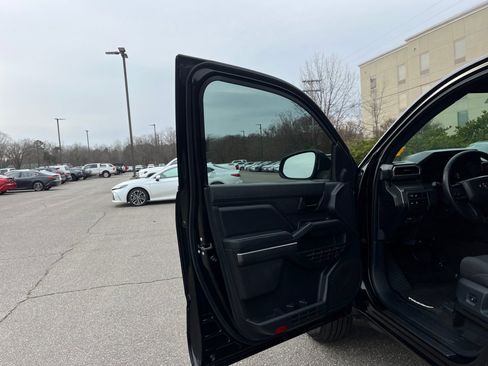 Certified 2025 Toyota Tacoma SR5 image 36