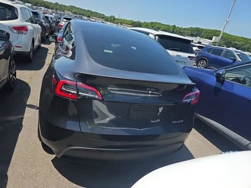 Used 2024 Tesla Model Y Performance AWD/4WD image 5