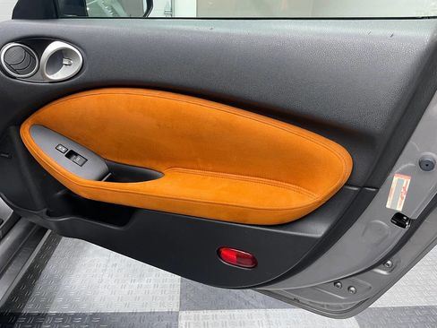 Used 2009 Nissan 370Z Touring w/ Sport Pkg RWD image 33