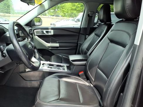 Used 2021 Ford Explorer XLT w/ Equipment Group 202A AWD/4WD image 9