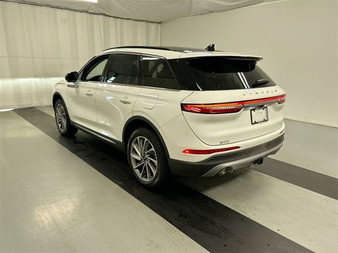 Used 2025 Lincoln Corsair AWD w/ Equipment Group 101A image 7