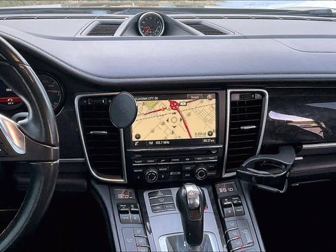 Used 2016 Porsche Panamera S image 8