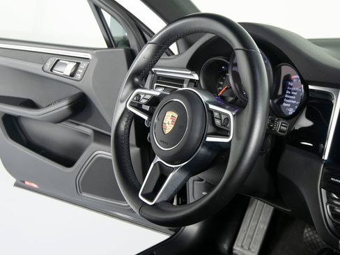 Certified 2020 Porsche Macan AWD/4WD image 32