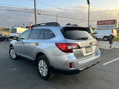 Used 2017 Subaru Outback 2.5i Premium image 7