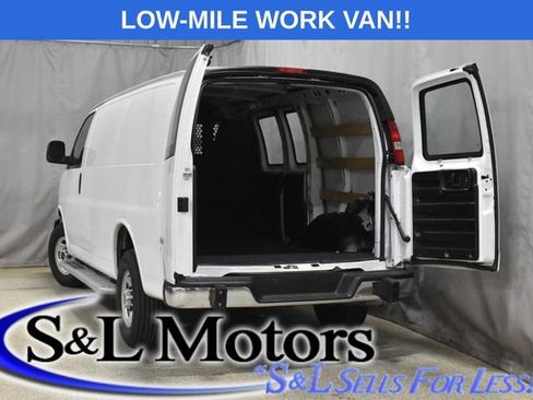 Used 2024 GMC Savana 2500 w/ Driver Convenience Package image 10