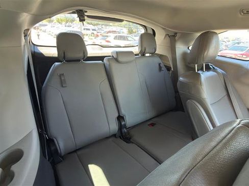 Used 2021 Toyota Sienna XLE AWD/4WD image 22