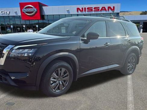 New 2025 Nissan Pathfinder SV image 7