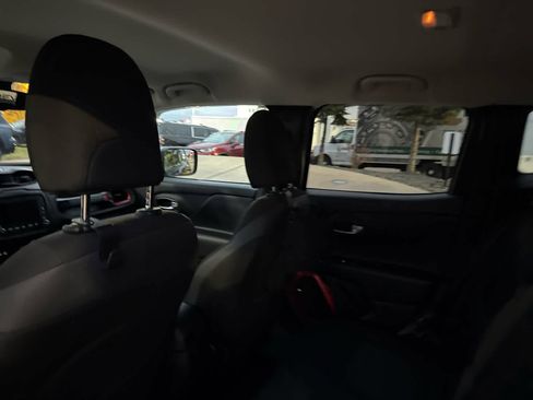 Used 2017 Jeep Renegade Trailhawk image 8