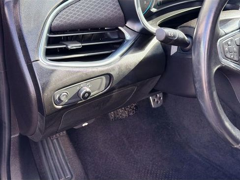 Used 2016 Chevrolet Malibu LT image 10