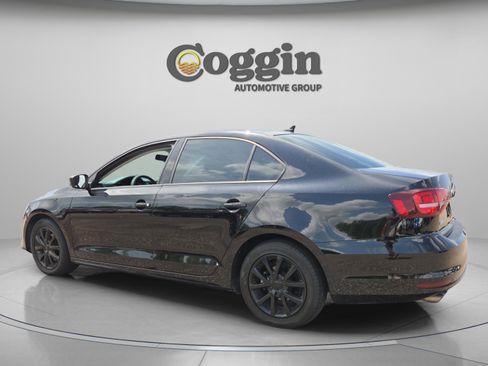 Used 2016 Volkswagen Jetta SE FWD image 3