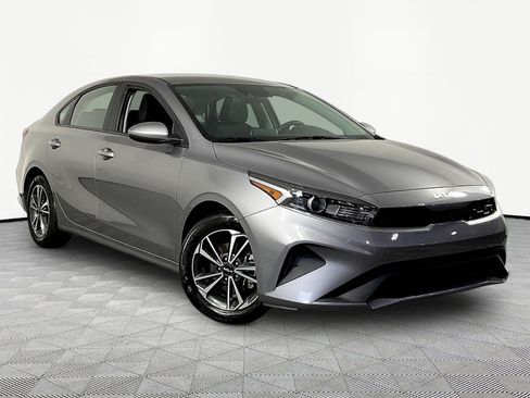 Used 2024 Kia Forte LXS FWD image 3