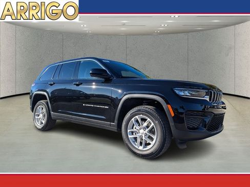 New 2025 Jeep Grand Cherokee Laredo image 1