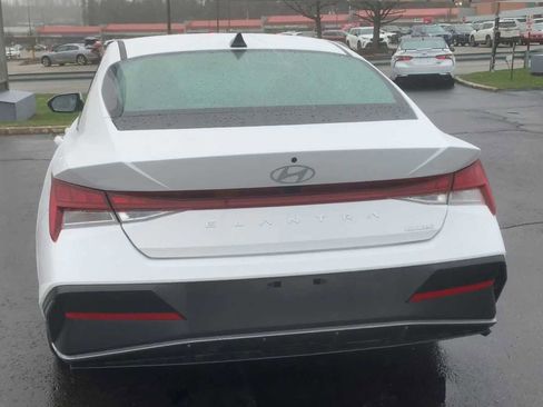 Used 2025 Hyundai Elantra Limited image 7