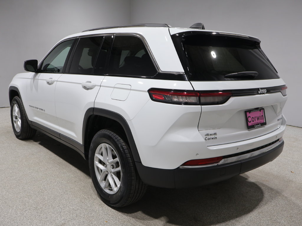 Used 2023 Jeep Grand Cherokee Laredo AWD/4WD image 5