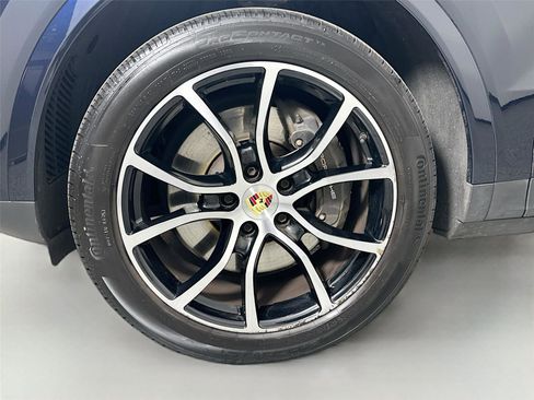 Certified 2023 Porsche Cayenne Platinum Edition AWD/4WD image 11