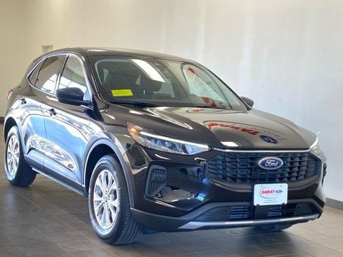 Certified 2023 Ford Escape Active AWD/4WD image 2