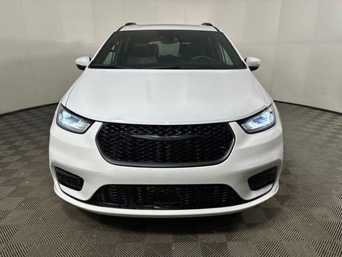 Used 2023 Chrysler Pacifica Touring-L w/ S Appearance Package image 8