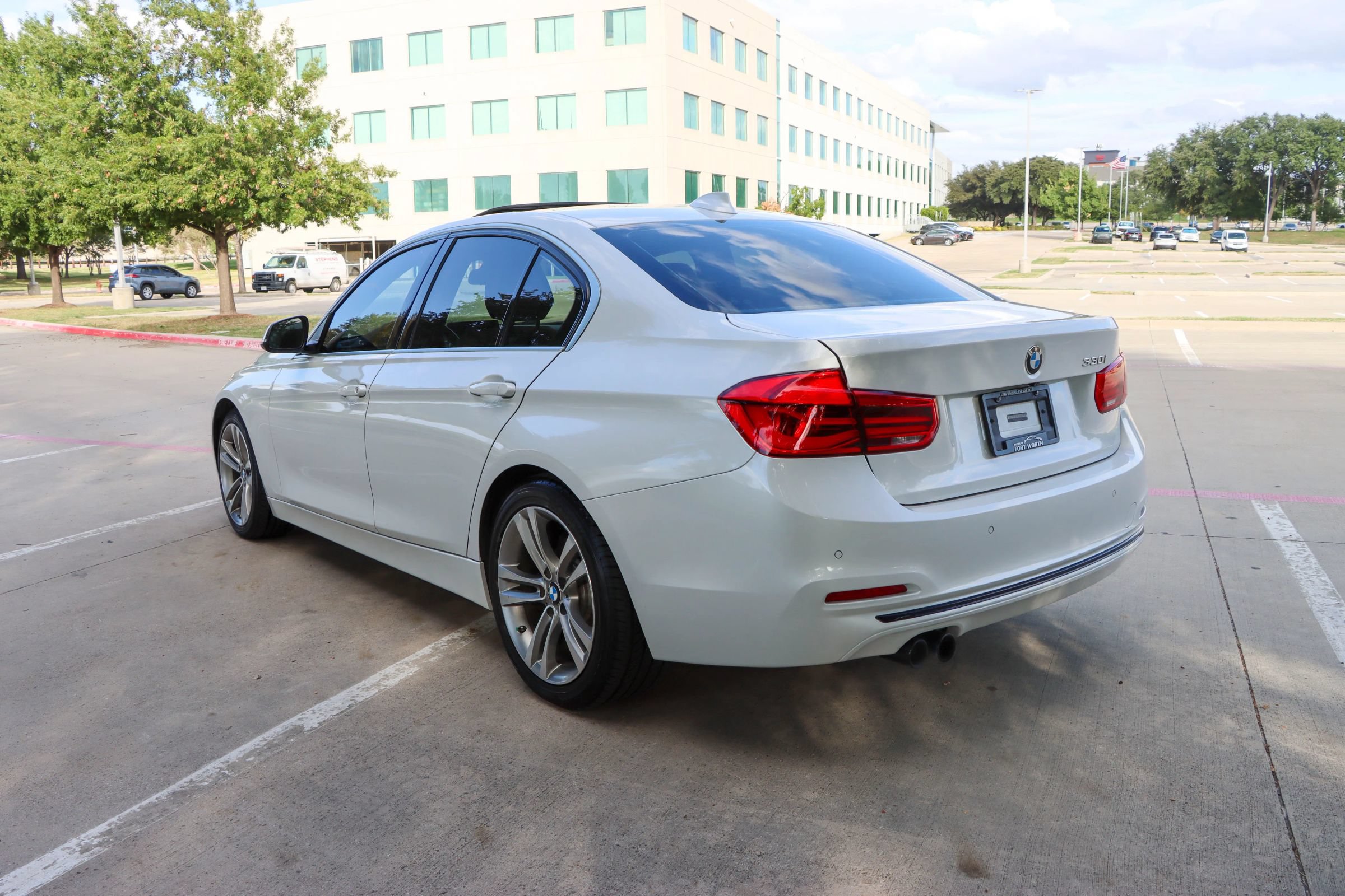 Used 2017 BMW 330i Sedan RWD image 5