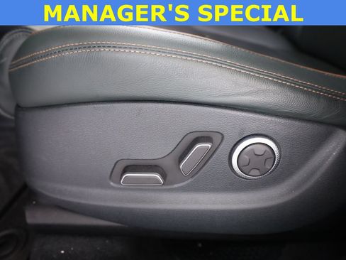 Used 2022 Genesis GV70 2.5T w/ Advanced Package AWD/4WD image 35