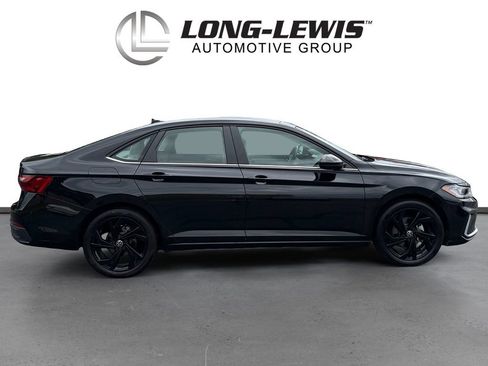 Certified 2025 Volkswagen Jetta SE w/ Sunroof Package FWD image 8