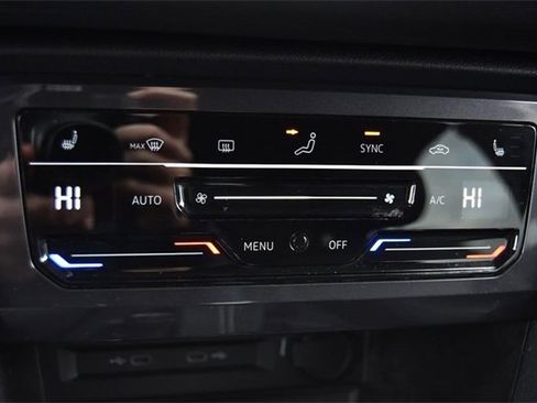 Used 2022 Volkswagen Tiguan SE image 15