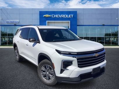 Used 2024 Chevrolet Traverse LT