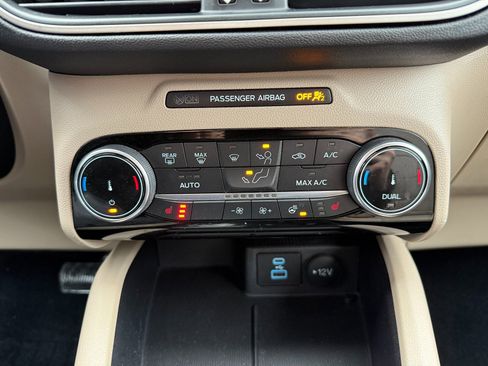 Used 2022 Ford Escape SEL w/ Class II Trailer Tow Package image 31