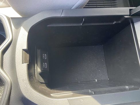 Used 2025 Toyota RAV4 XLE AWD/4WD image 24