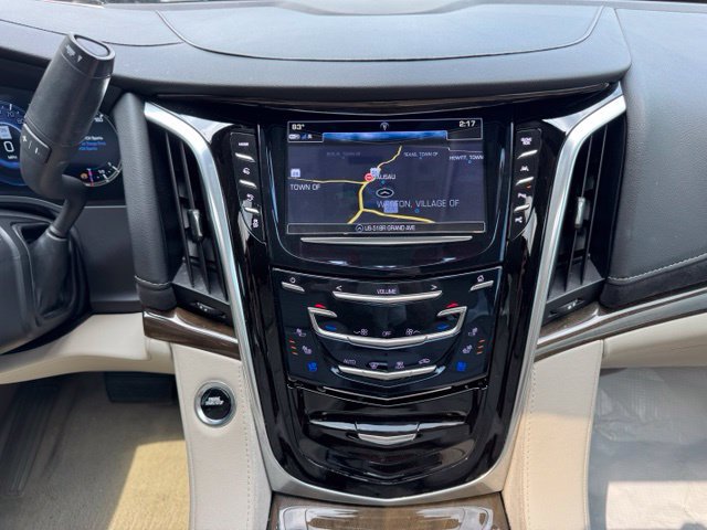 Used 2020 Cadillac Escalade Luxury w/ LPO, Radiant Package AWD/4WD image 19