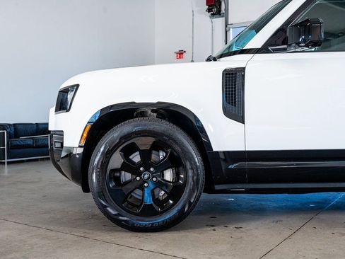 Used 2023 Land Rover Defender 110 X-Dynamic SE image 9