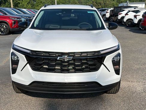 New 2026 Chevrolet Trax LT w/ Driver Confidence Package FWD image 2