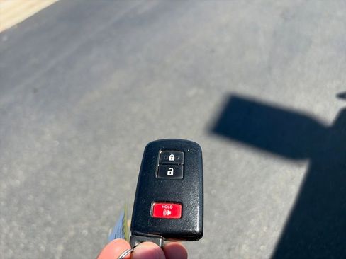 Used 2016 Toyota Tacoma TRD Sport w/ Towing Package image 15