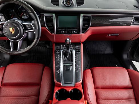 Used 2016 Porsche Macan Turbo image 36