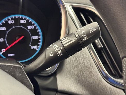 Used 2021 Chevrolet Equinox LS image 22