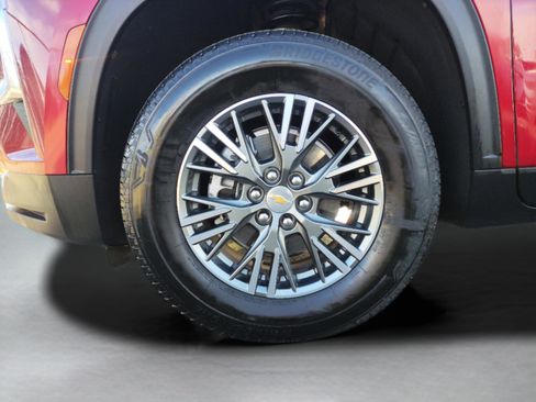 Used 2024 Chevrolet Traverse LT w/ Trailering Package image 17